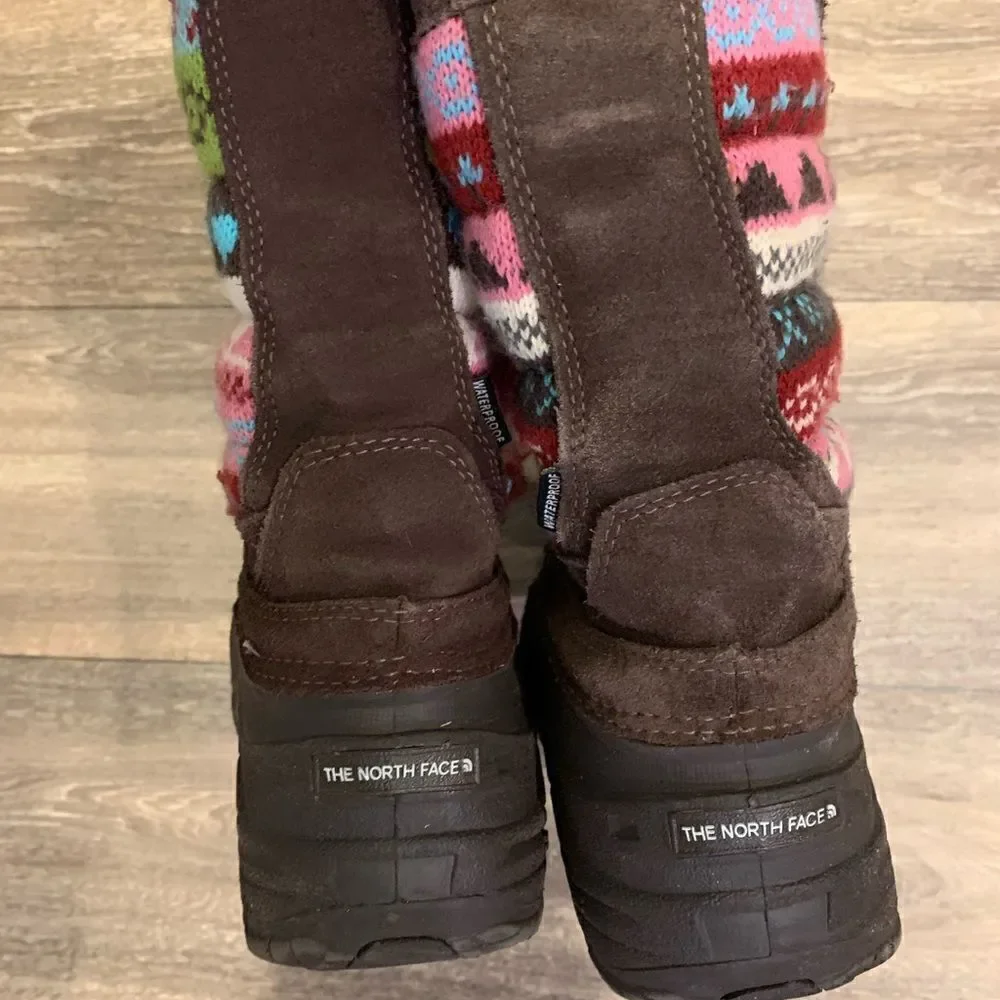 The North Face Girls Boots.  Size: 4.  Faux fur lined.